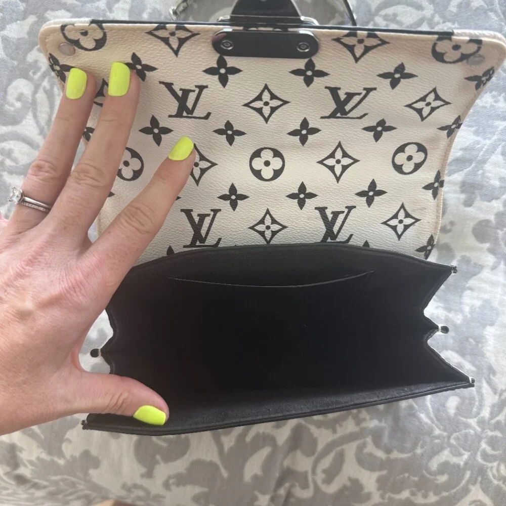 LOUIS VUITTON Vernis Epi Monogram Wynwood Black White and Vernis Card Case